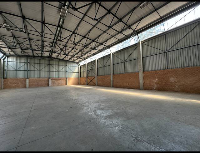 1,350M² WAREHOUSE TO LET IN JET PARK